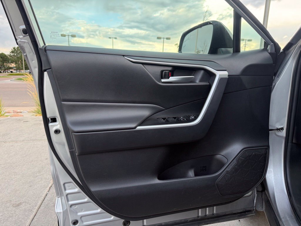 Used 2025 Toyota RAV4 XLE AWD/4WD image 10
