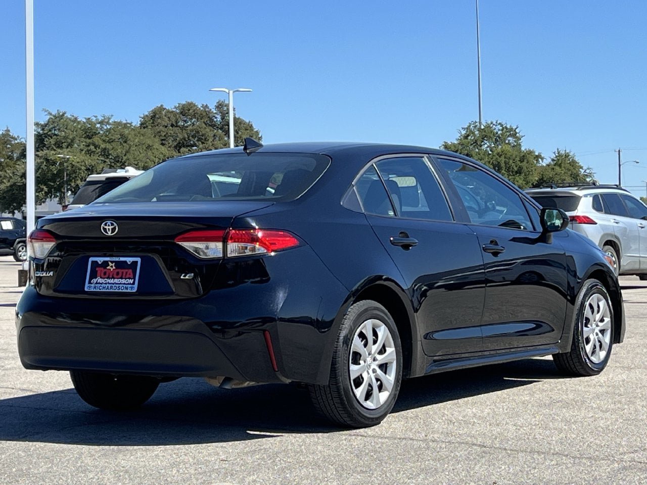 Used 2025 Toyota Corolla LE FWD image 4