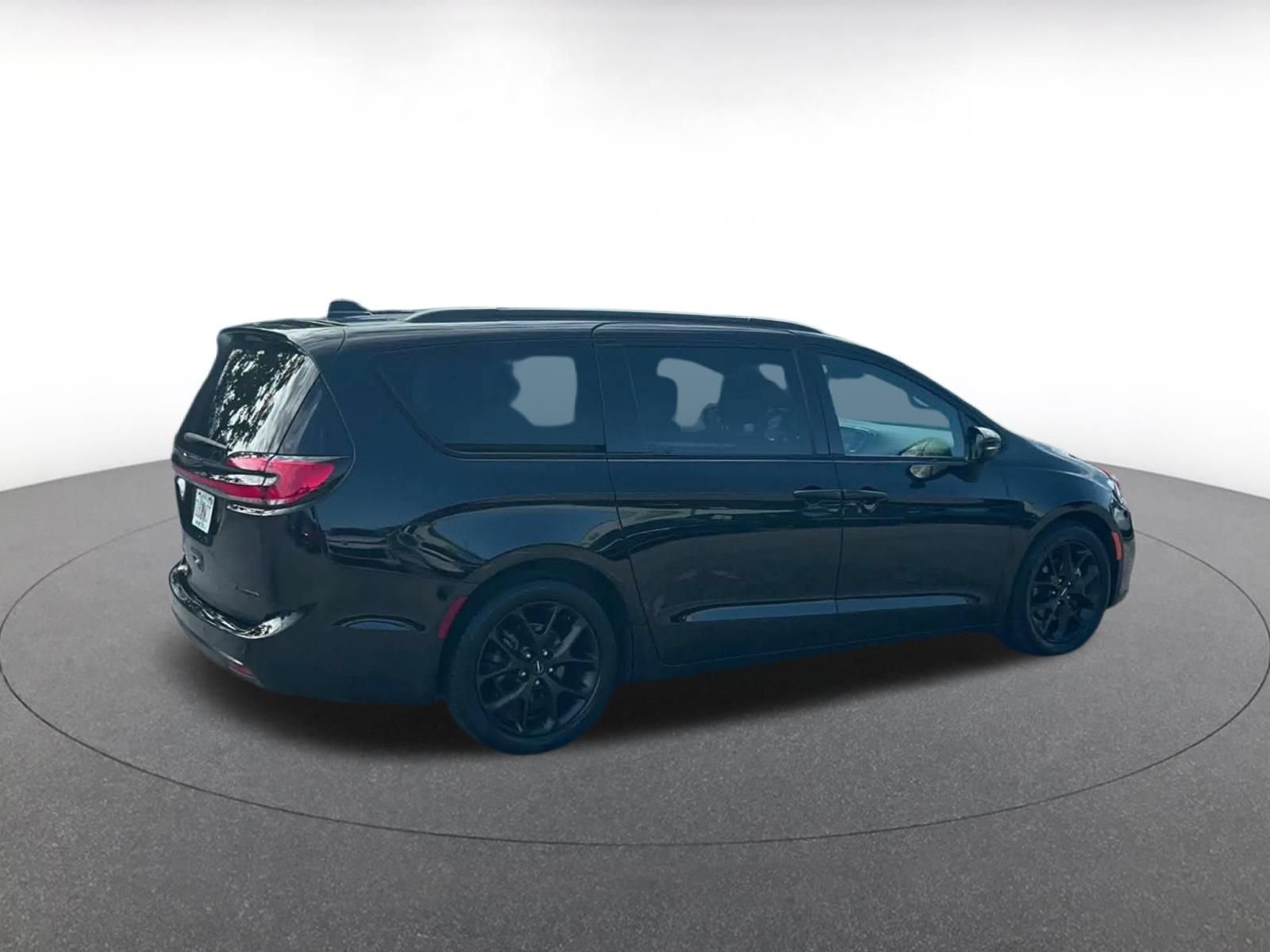 Used 2025 Chrysler Pacifica Limited FWD image 14
