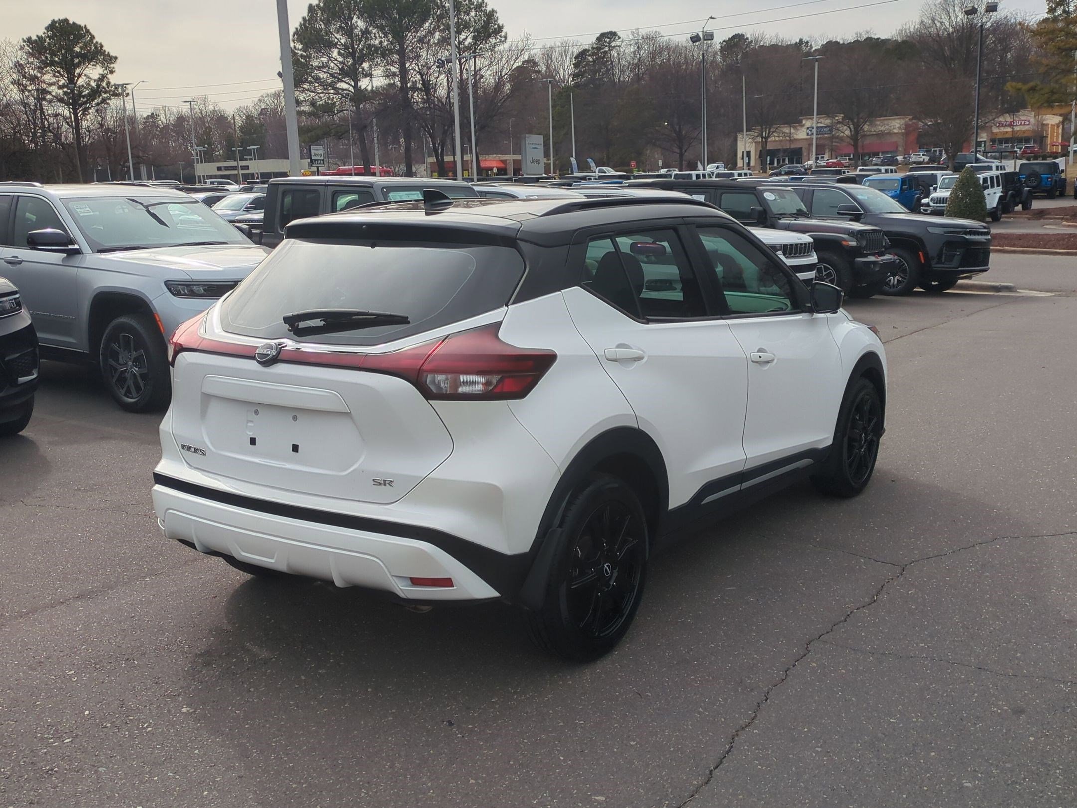 Used 2023 Nissan Kicks SR w/ SR Premium Package image 5