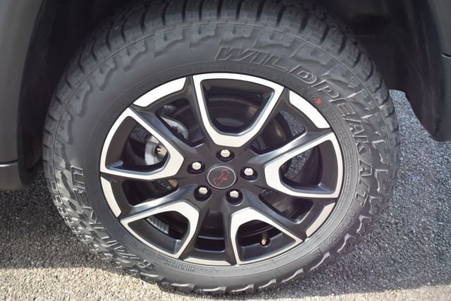 Used 2025 Jeep Compass Trailhawk AWD/4WD image 43