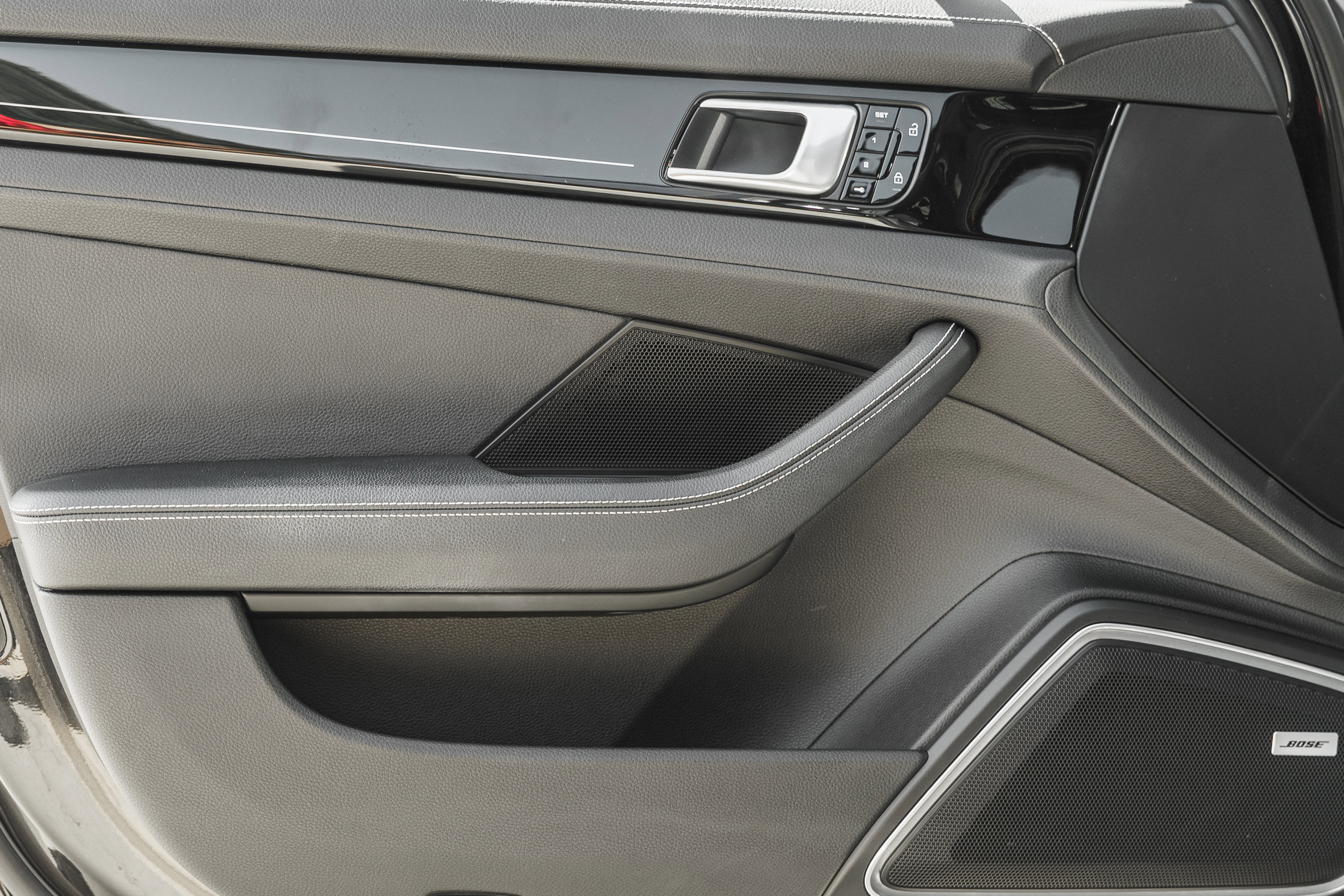 Used 2020 Porsche Panamera 4 image 23