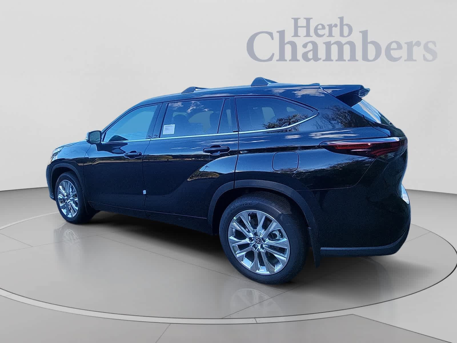 New 2026 Toyota Highlander Limited AWD/4WD image 3