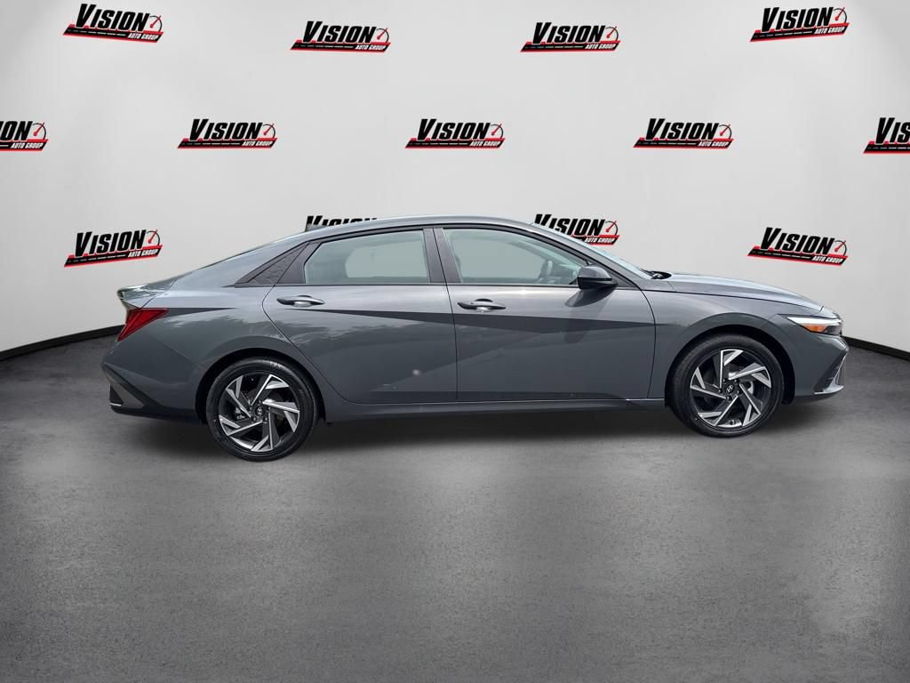 New 2025 Hyundai Elantra SEL FWD image 4