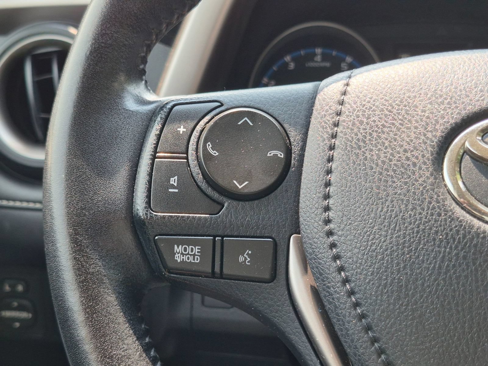 Used 2017 Toyota RAV4 XLE AWD/4WD image 15