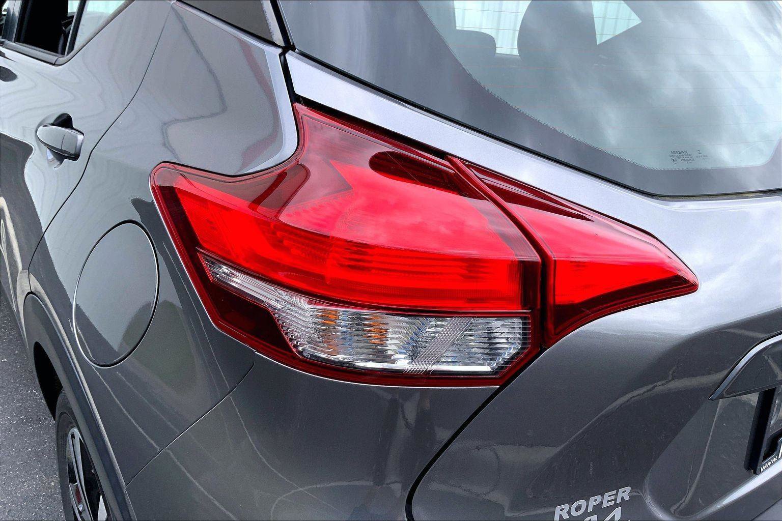 Used 2018 Nissan Kicks SV image 27