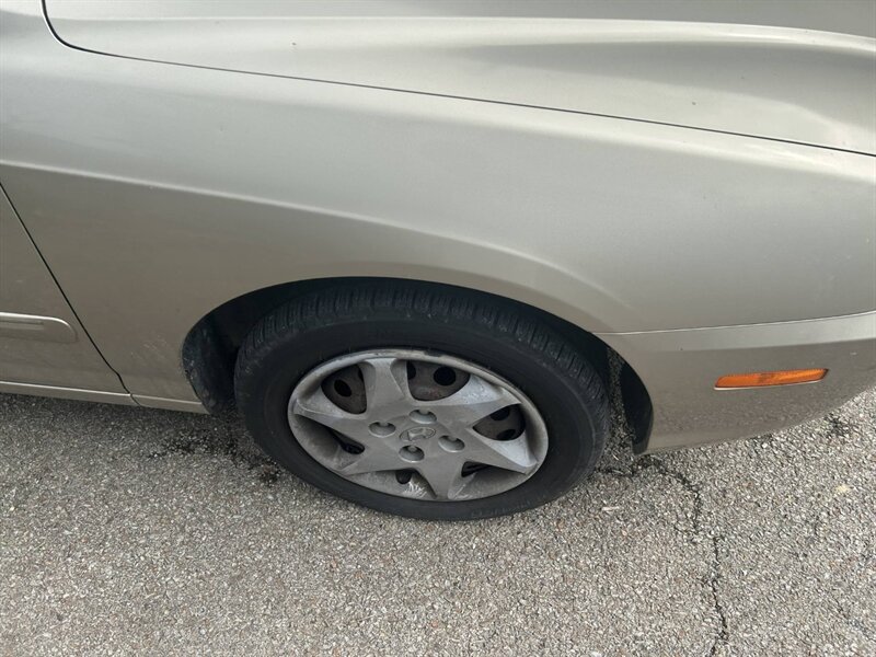 Used 2005 Hyundai Elantra GLS FWD image 25