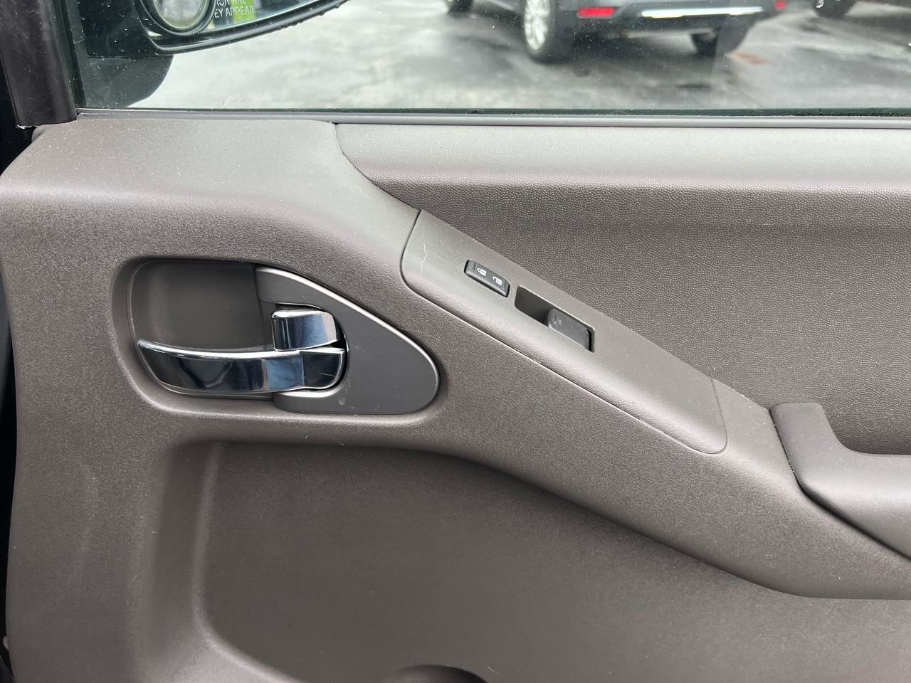 Used 2013 Nissan Frontier PRO-4X image 9