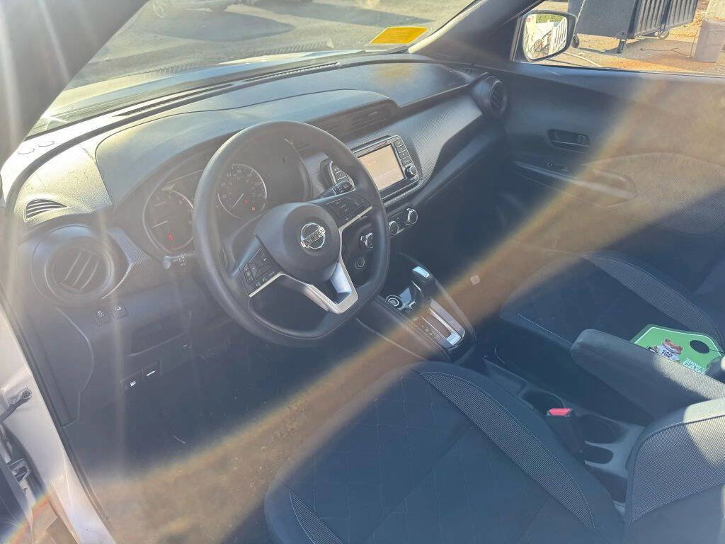 Used 2018 Nissan Kicks S FWD image 9