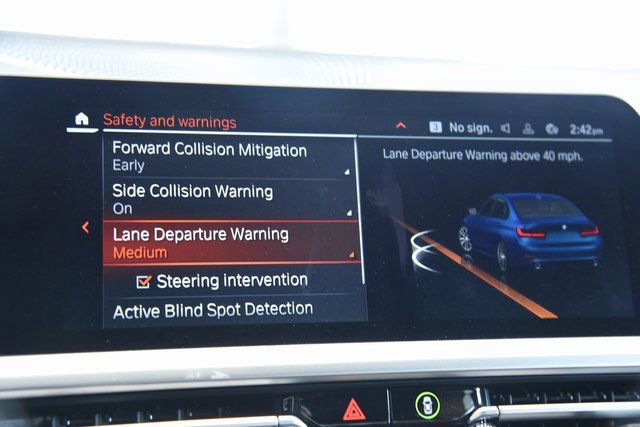 Used 2021 BMW 330e xDrive w/ Premium Package image 34