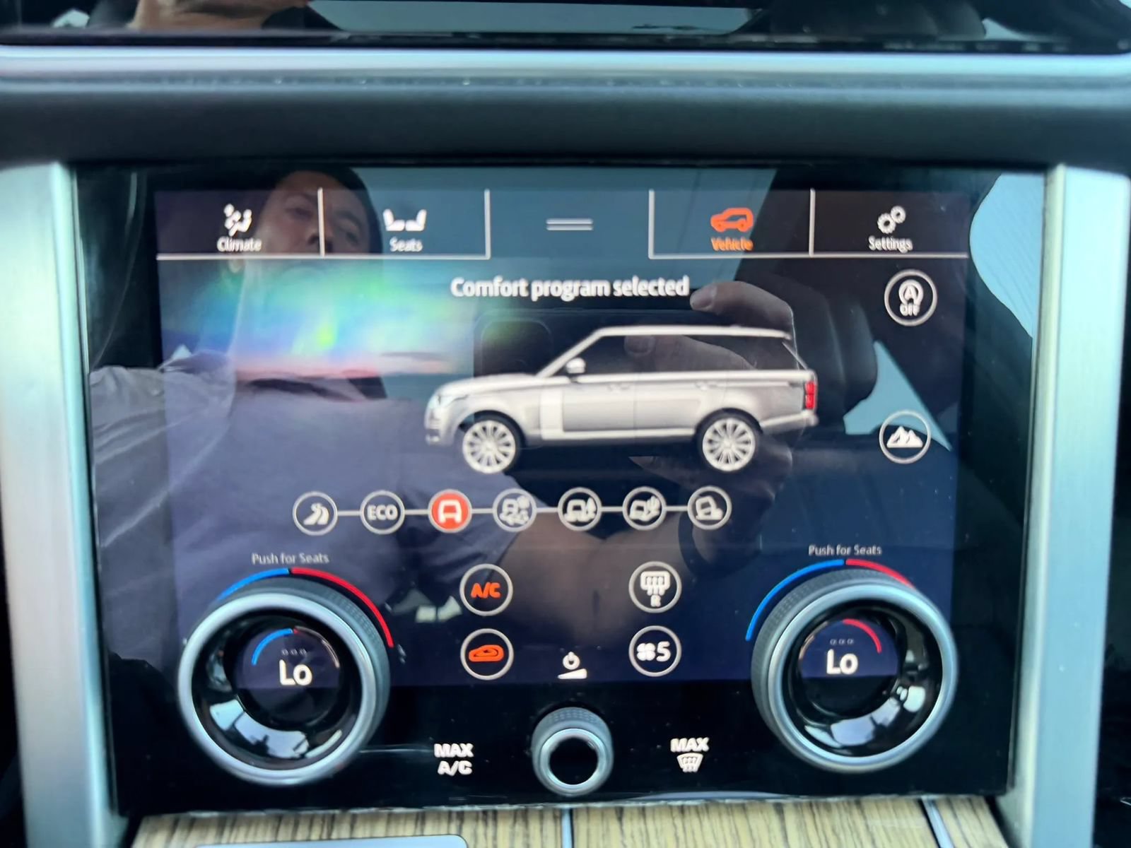 Used 2019 Land Rover Range Rover HSE AWD/4WD image 8