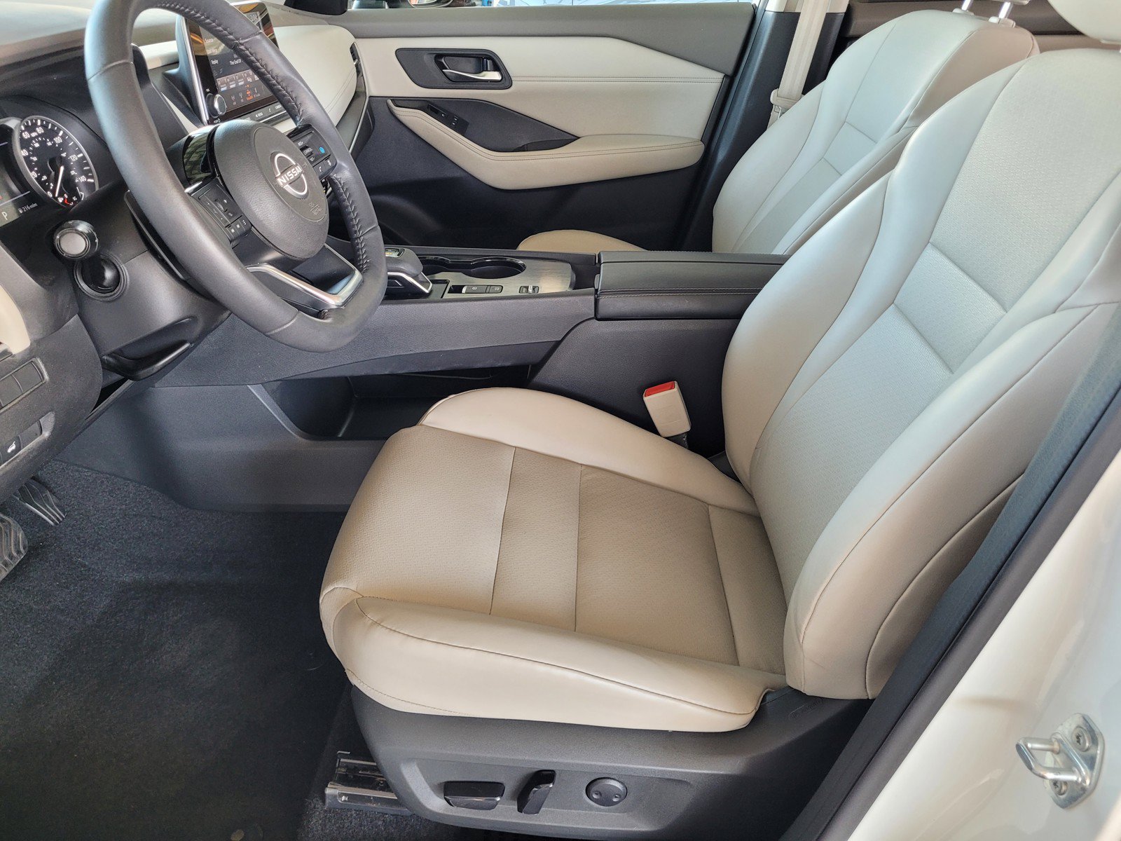 Certified 2023 Nissan Rogue SV w/ SV Premium B Package FWD image 18