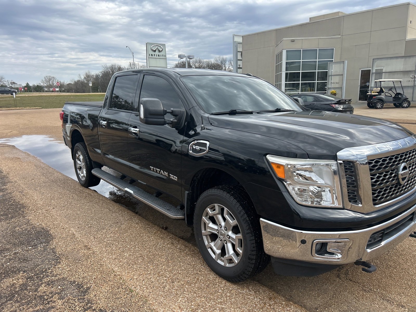 Used 2017 Nissan Titan SV image 16