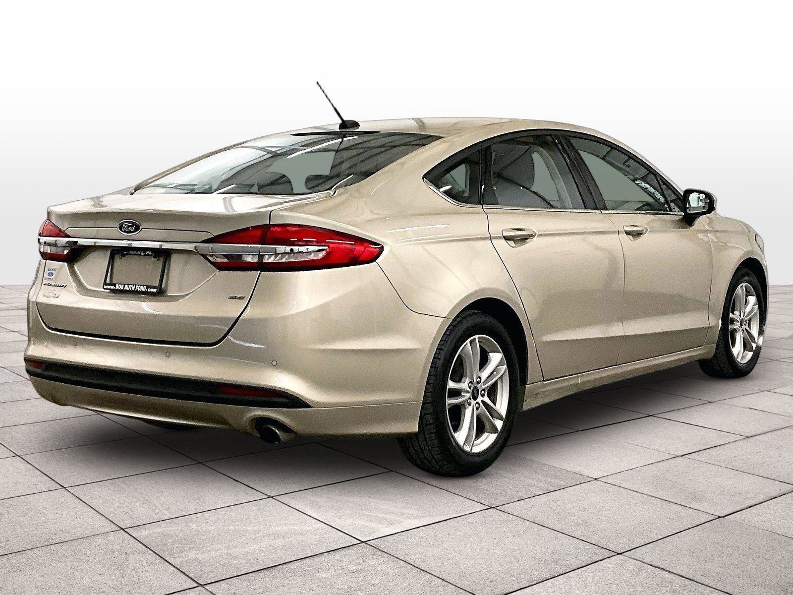 Used 2018 Ford Fusion SE w/ Fusion SE Technology Package image 11