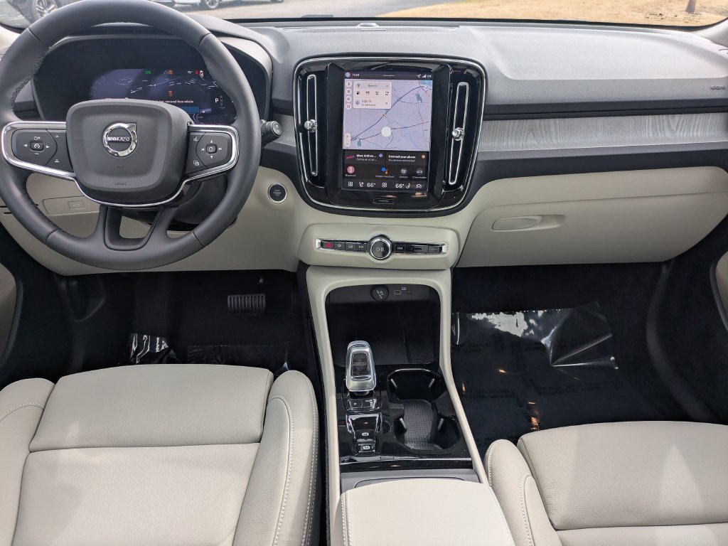 New 2026 Volvo XC40 B4 Plus w/ Climate Package FWD image 16