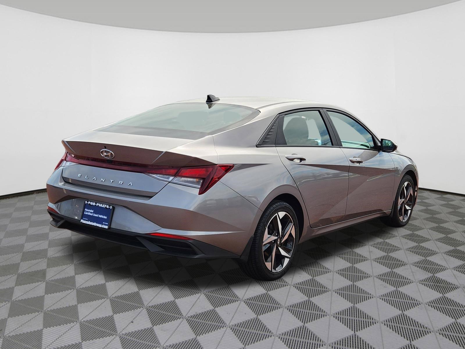 Certified 2023 Hyundai Elantra SEL w/ Preferred Accessory Package FWD image 4