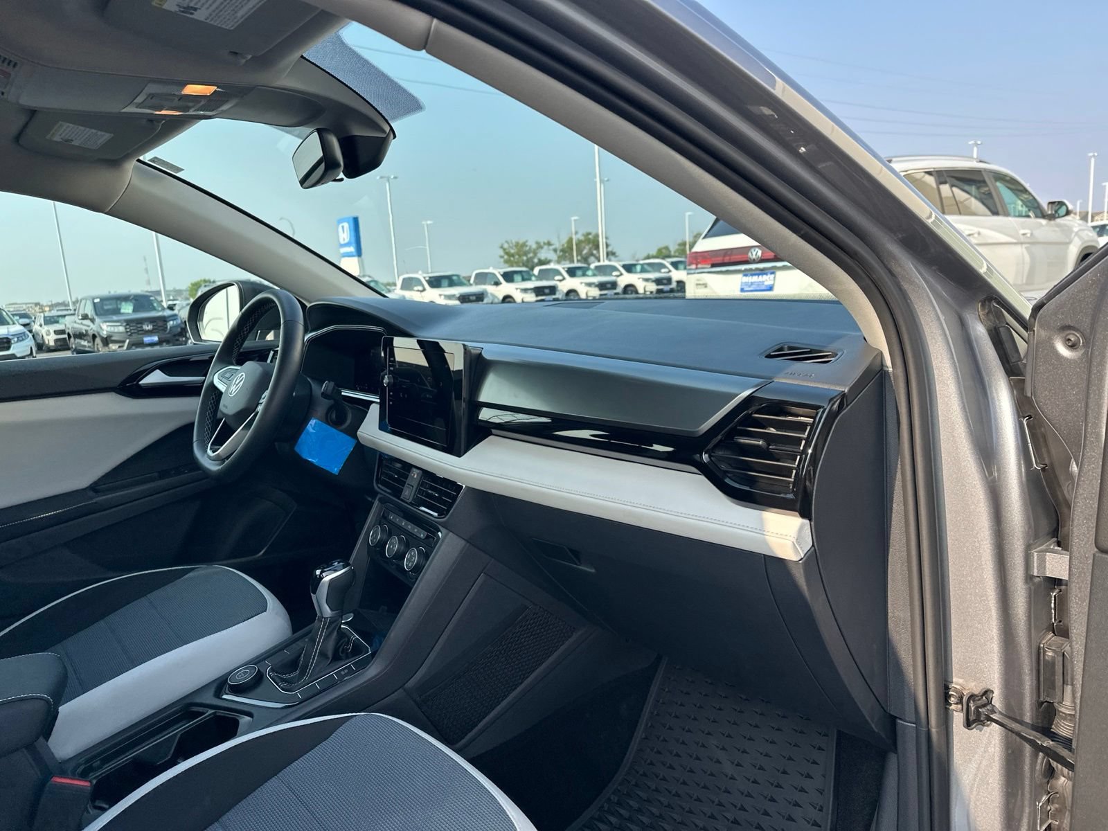 Certified 2025 Volkswagen Taos S AWD/4WD image 33