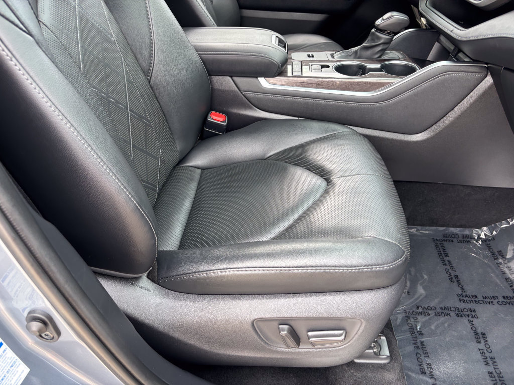 Certified 2021 Toyota Highlander Platinum AWD/4WD image 47