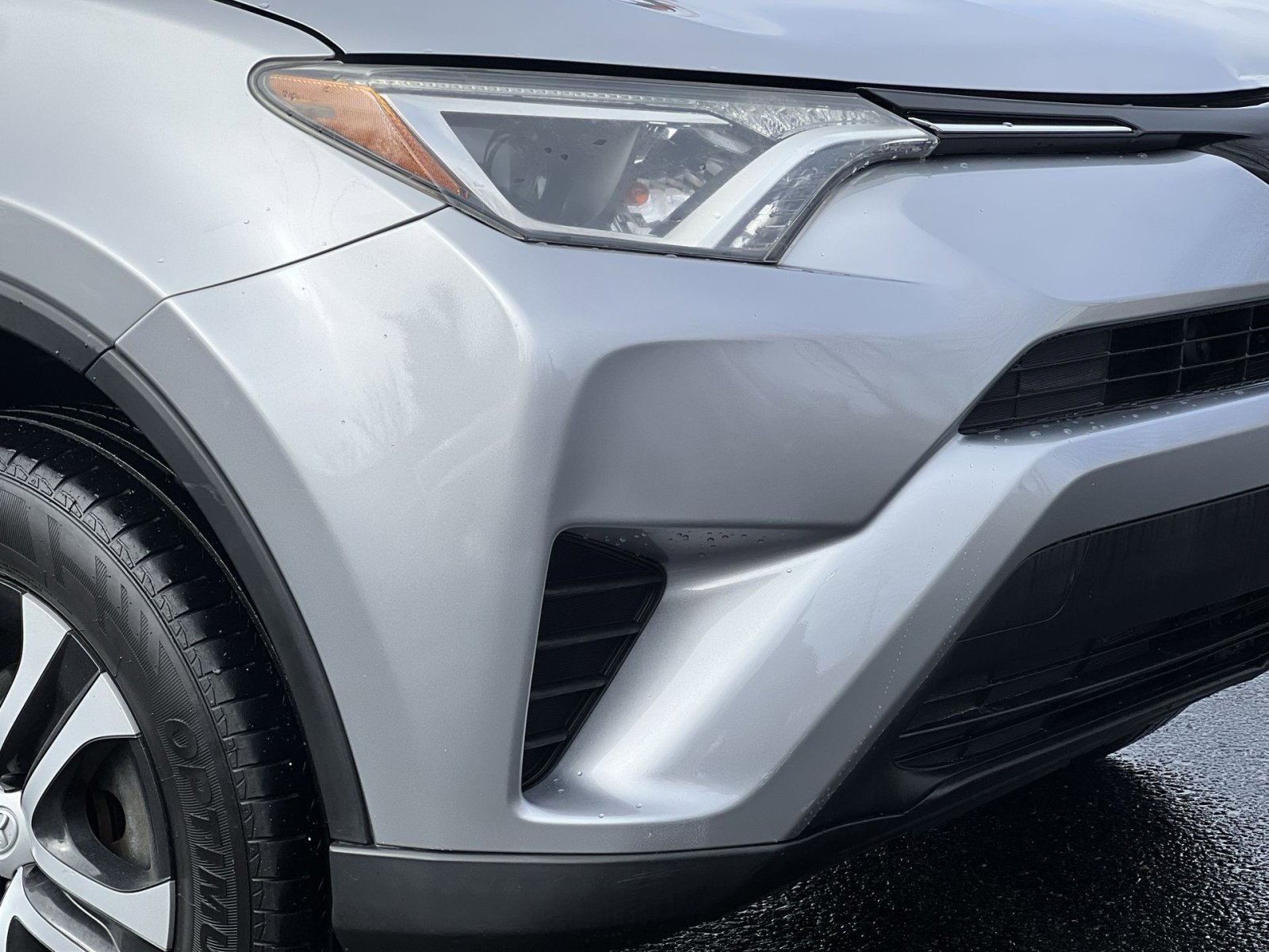 Used 2018 Toyota RAV4 LE image 28