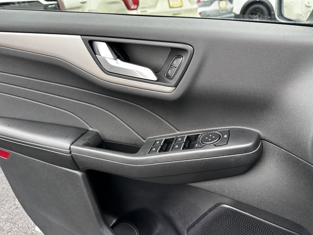 Certified 2022 Ford Escape SEL image 31