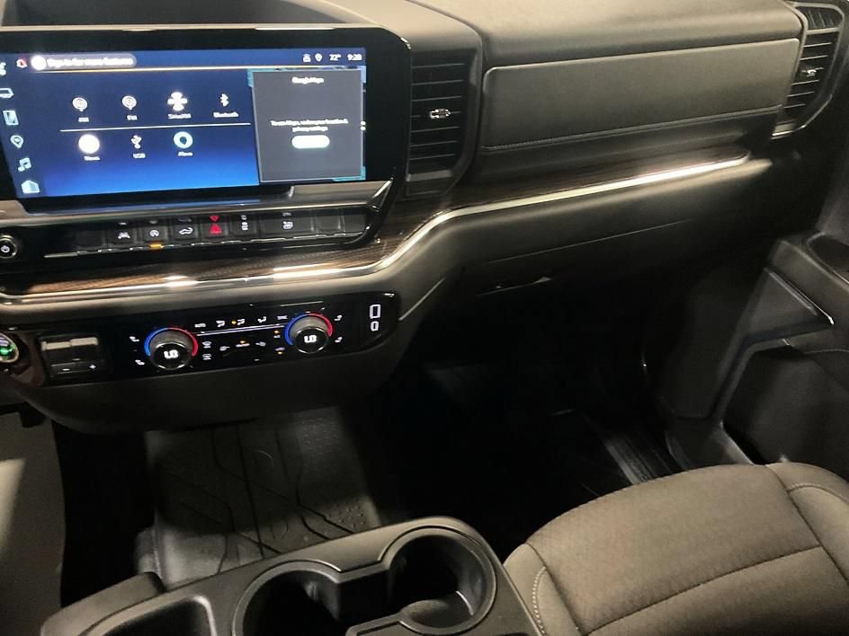 Used 2025 Chevrolet Silverado 1500 LT AWD/4WD image 5