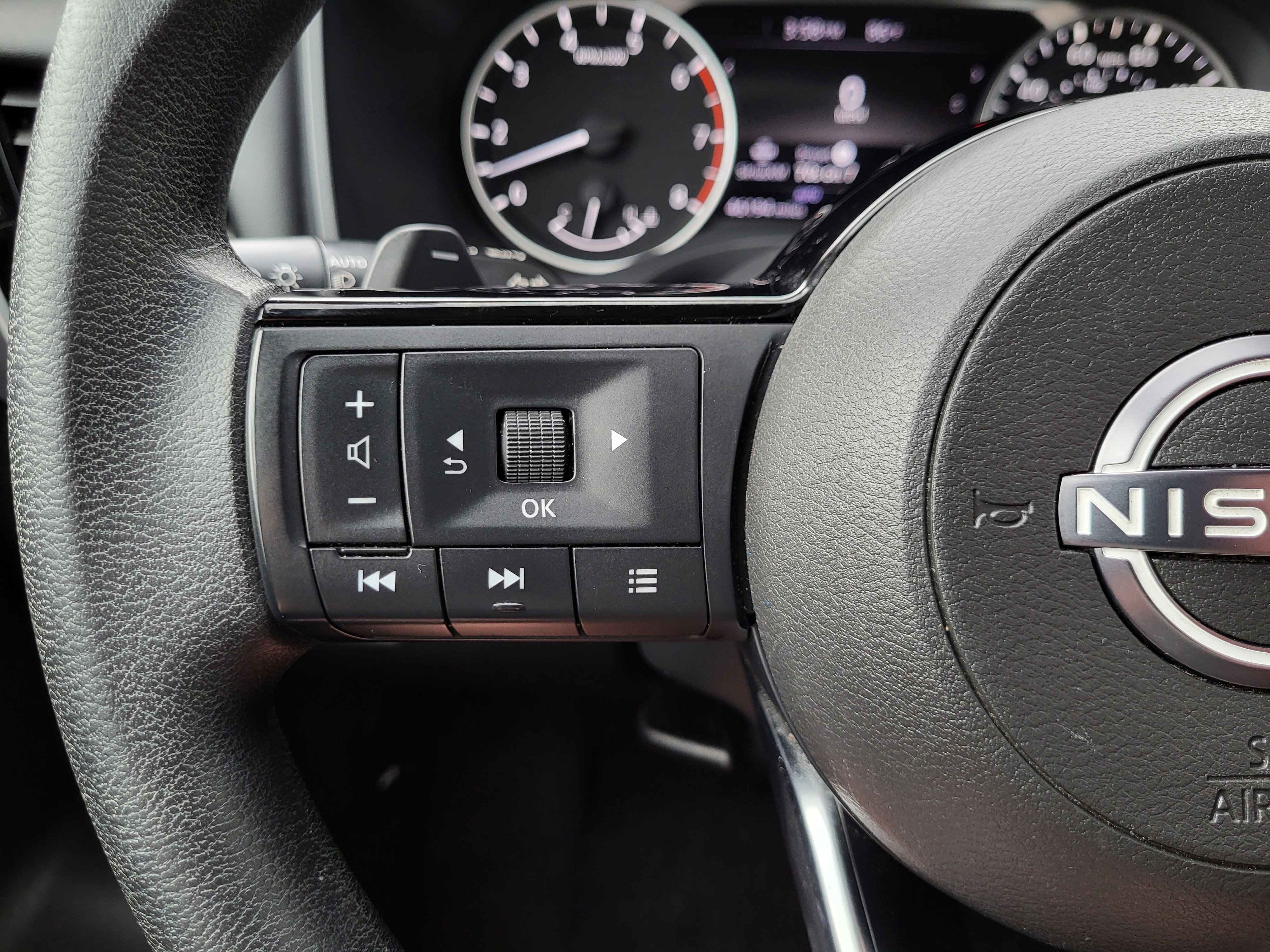Used 2022 Nissan Rogue SV image 20