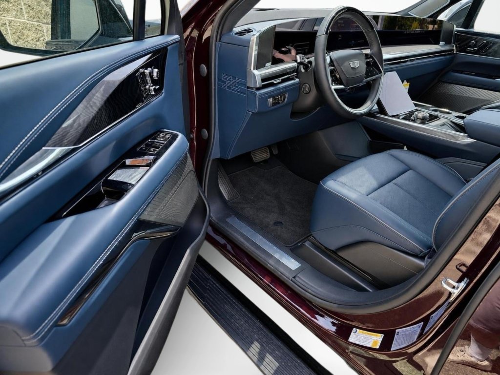 New 2025 Cadillac Escalade IQ Luxury 2 AWD/4WD image 24