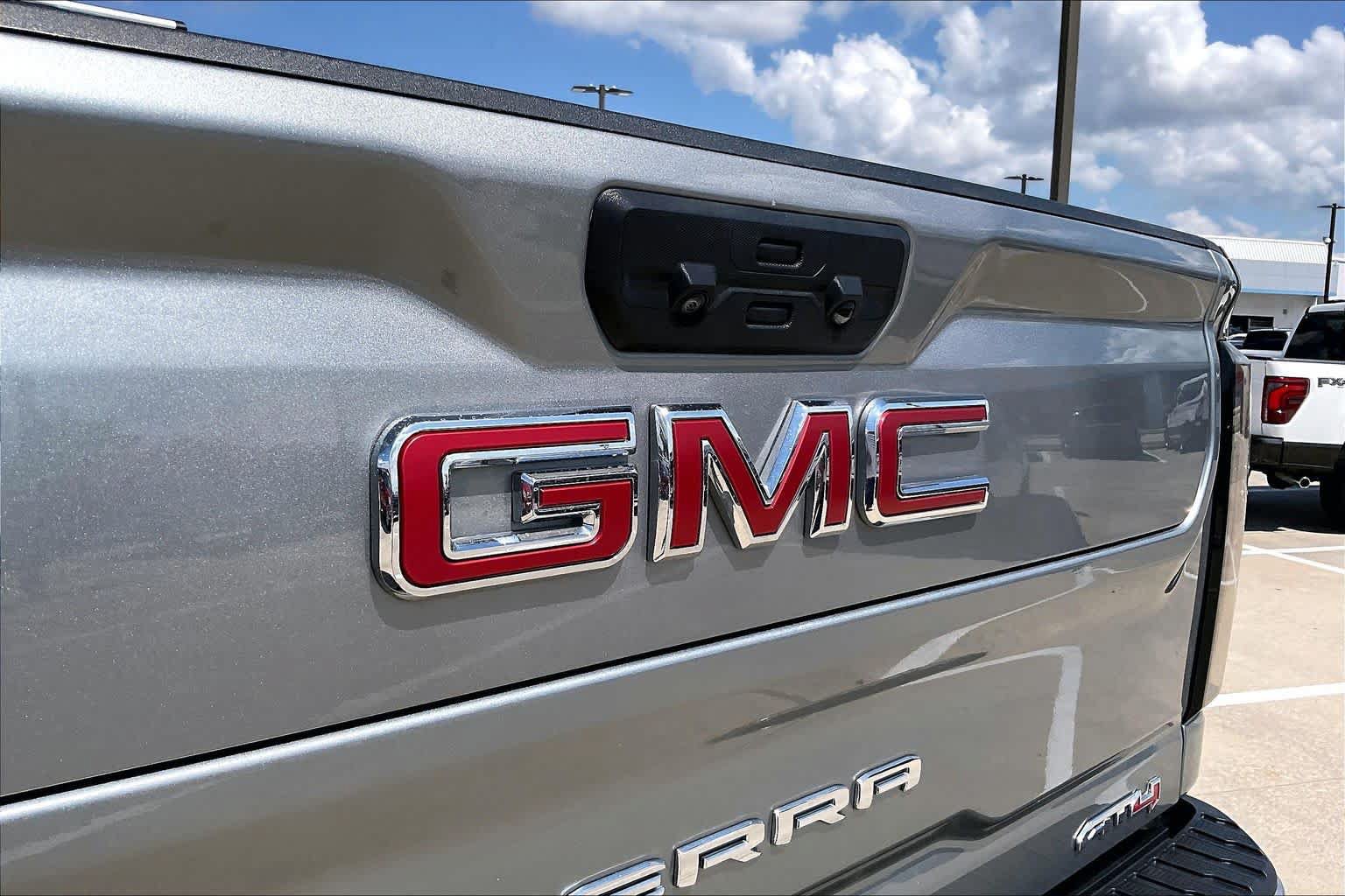 Used 2024 GMC Sierra 2500 AT4 w/ AT4 Premium Plus Package AWD/4WD image 31