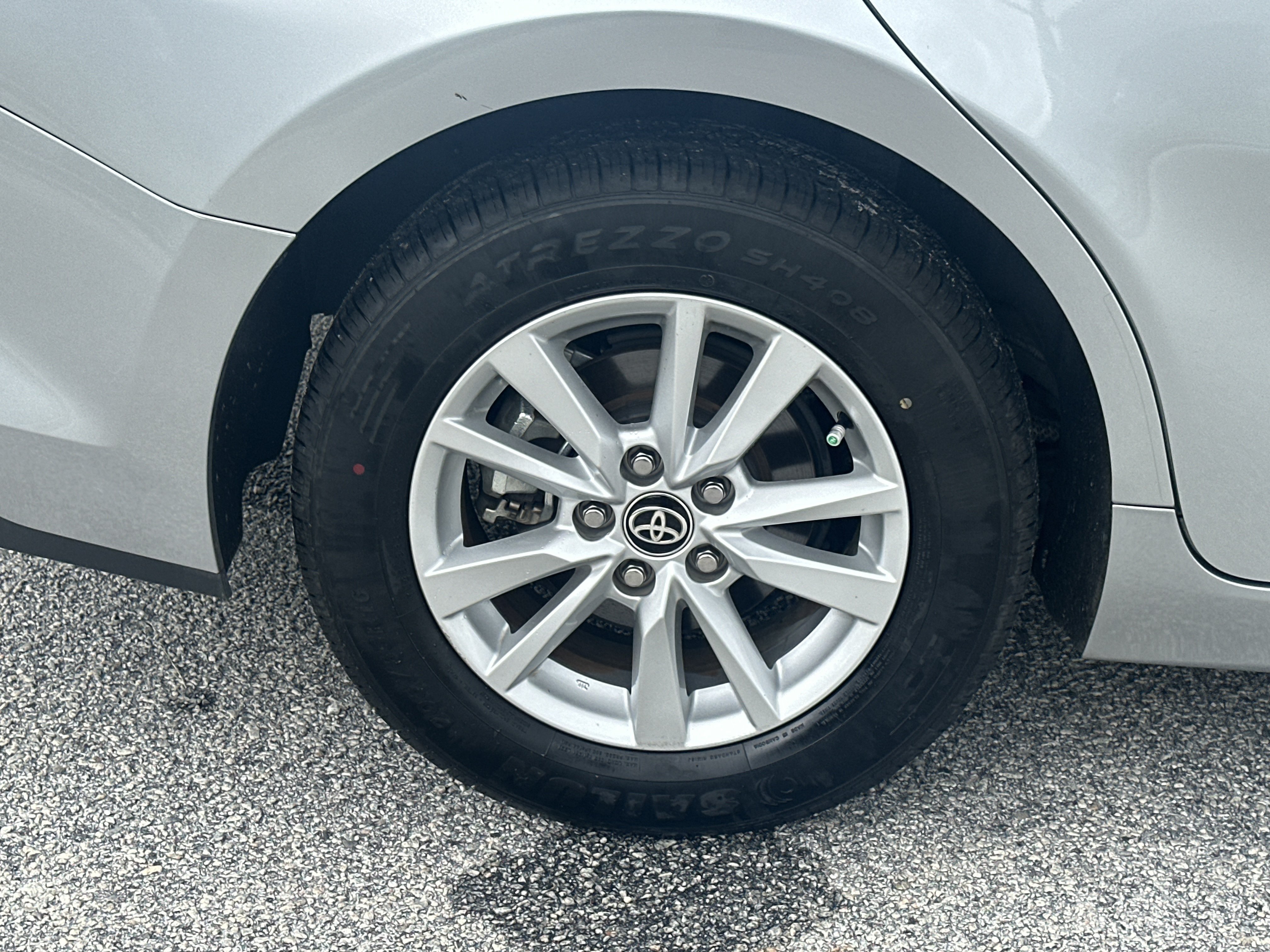 Used 2025 Toyota Camry LE FWD image 17