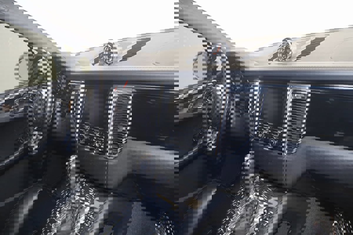 Used 2015 Porsche Macan S image 40