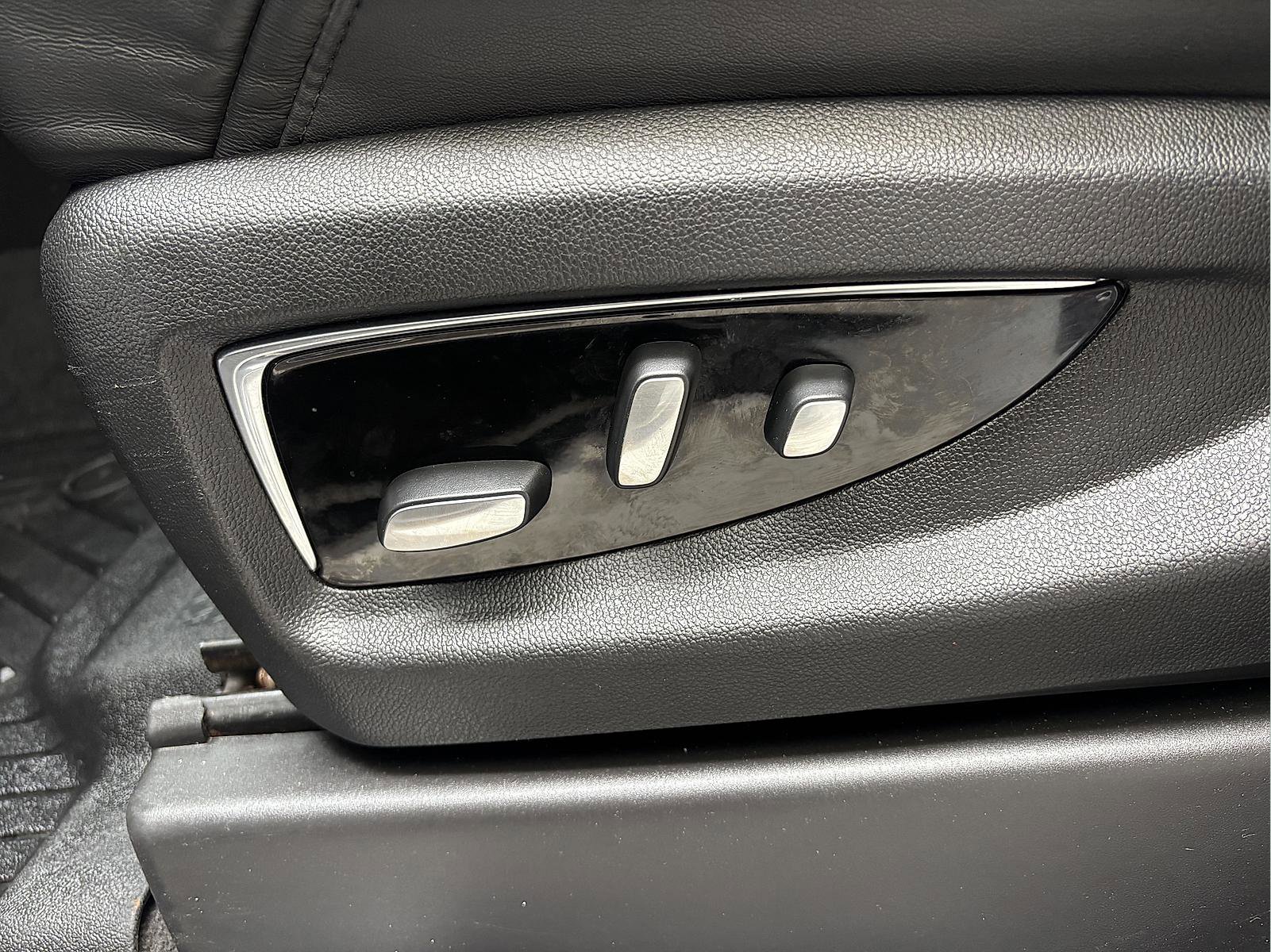 Used 2020 Cadillac Escalade Luxury image 16