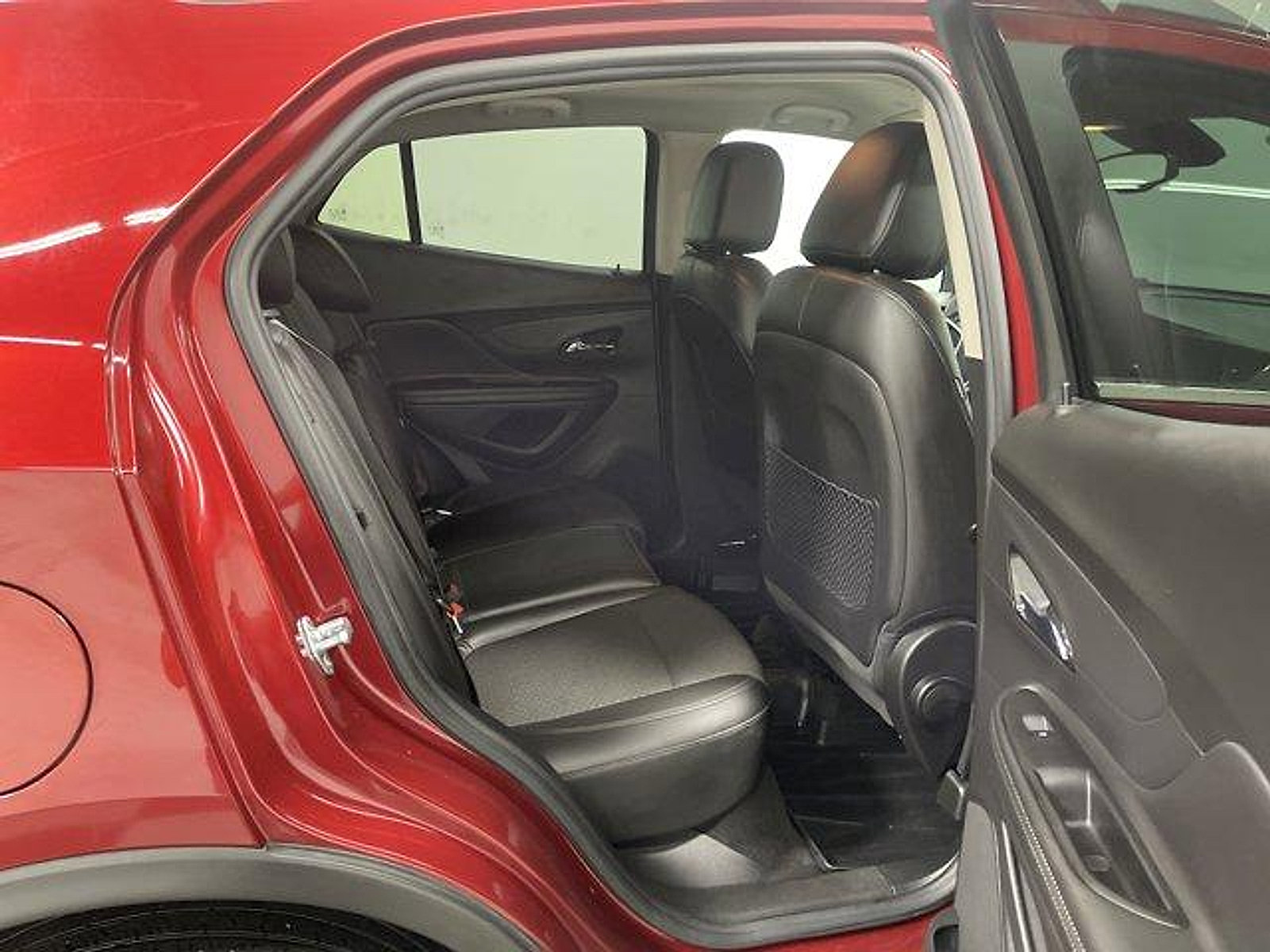 Used 2021 Buick Encore Preferred AWD/4WD image 16