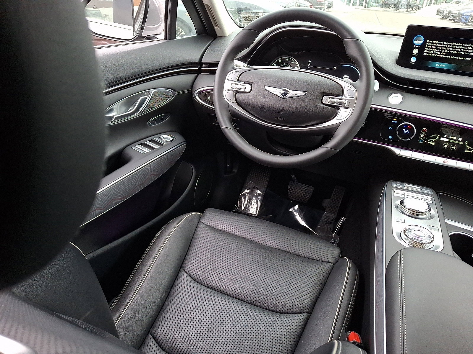 Used 2023 Genesis GV70 2.5T w/ Advanced Package image 14