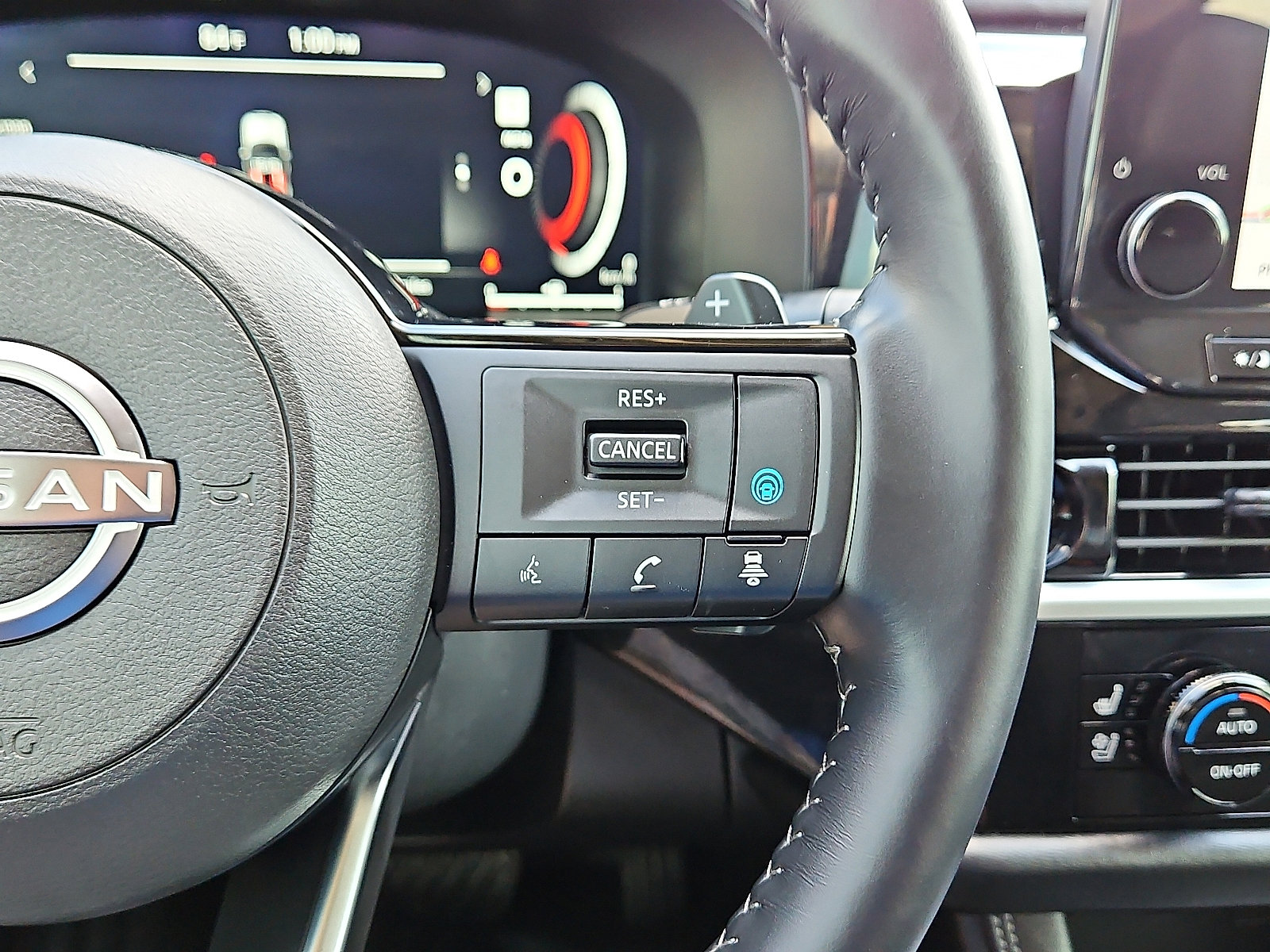 Used 2025 Nissan Pathfinder Platinum image 20