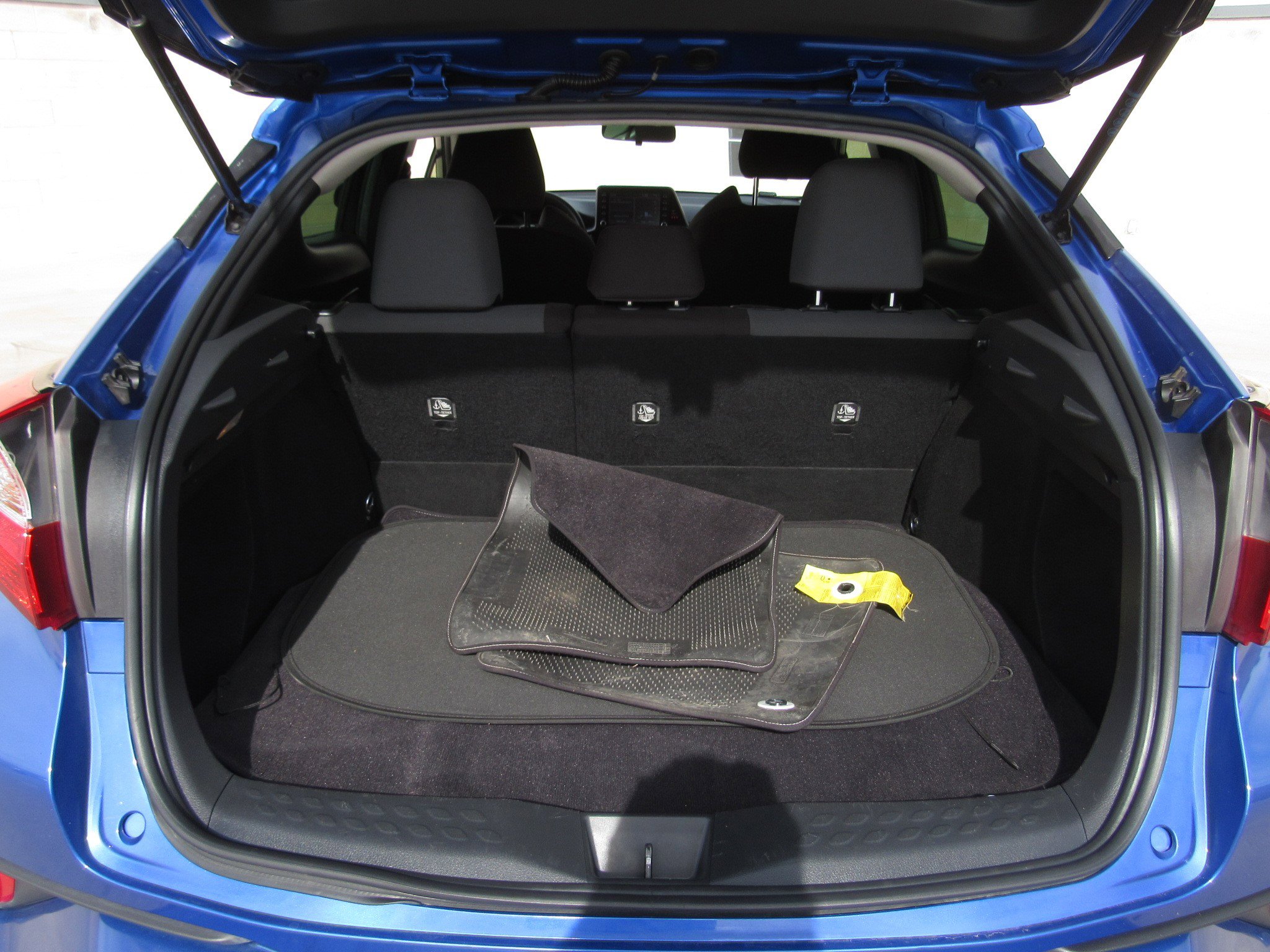 Used 2020 Toyota C-HR LE image 11