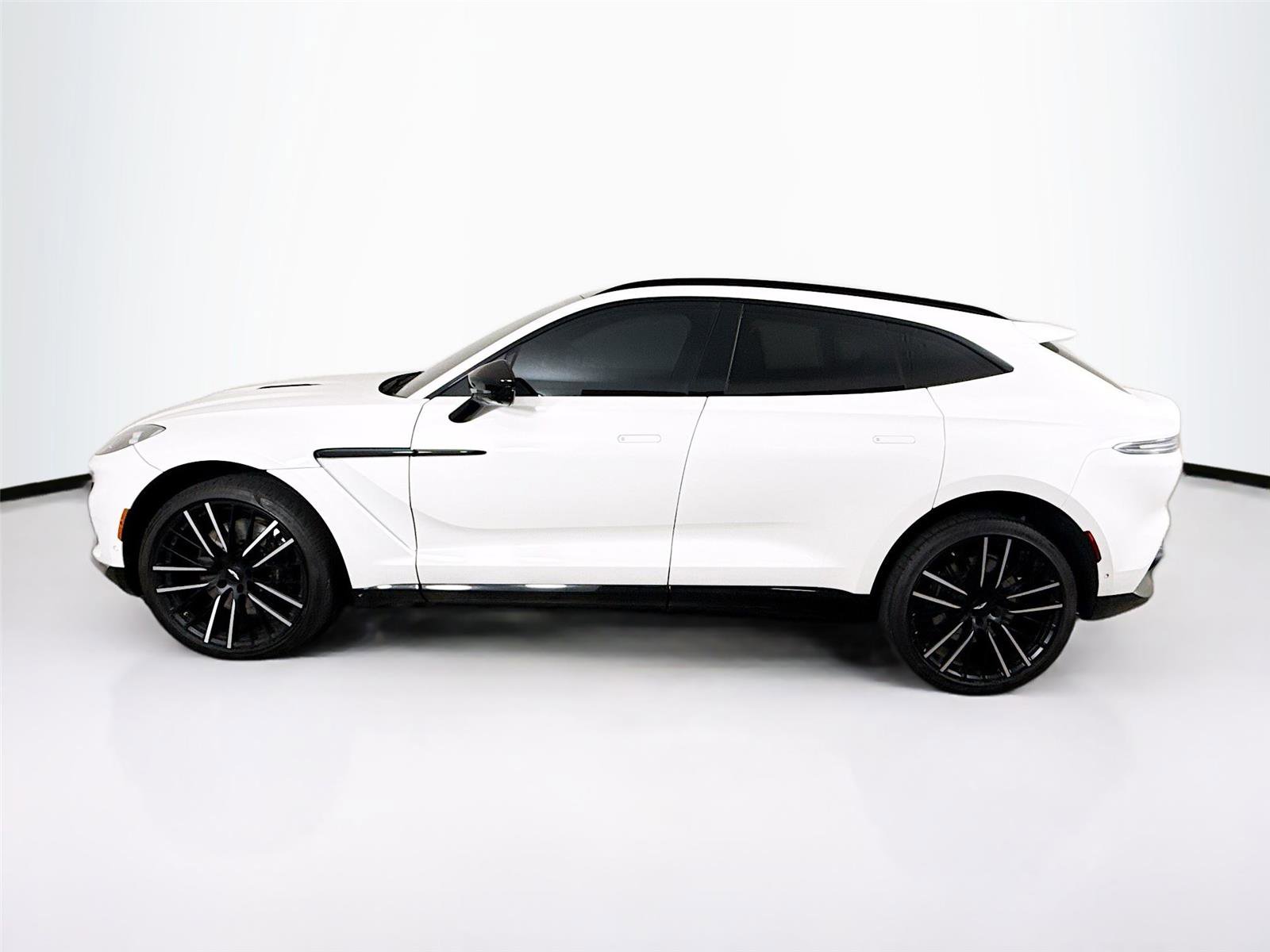 Used 2022 Aston Martin DBX image 7