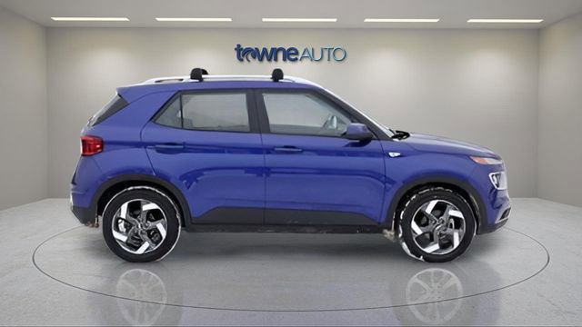 Used 2023 Hyundai Venue Limited image 6