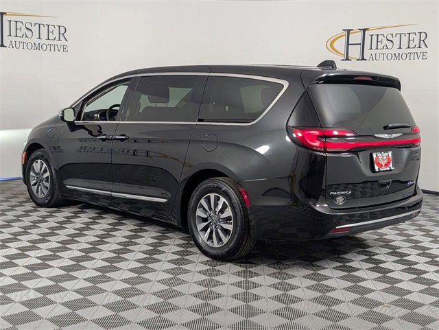 Certified 2023 Chrysler Pacifica Limited image 5