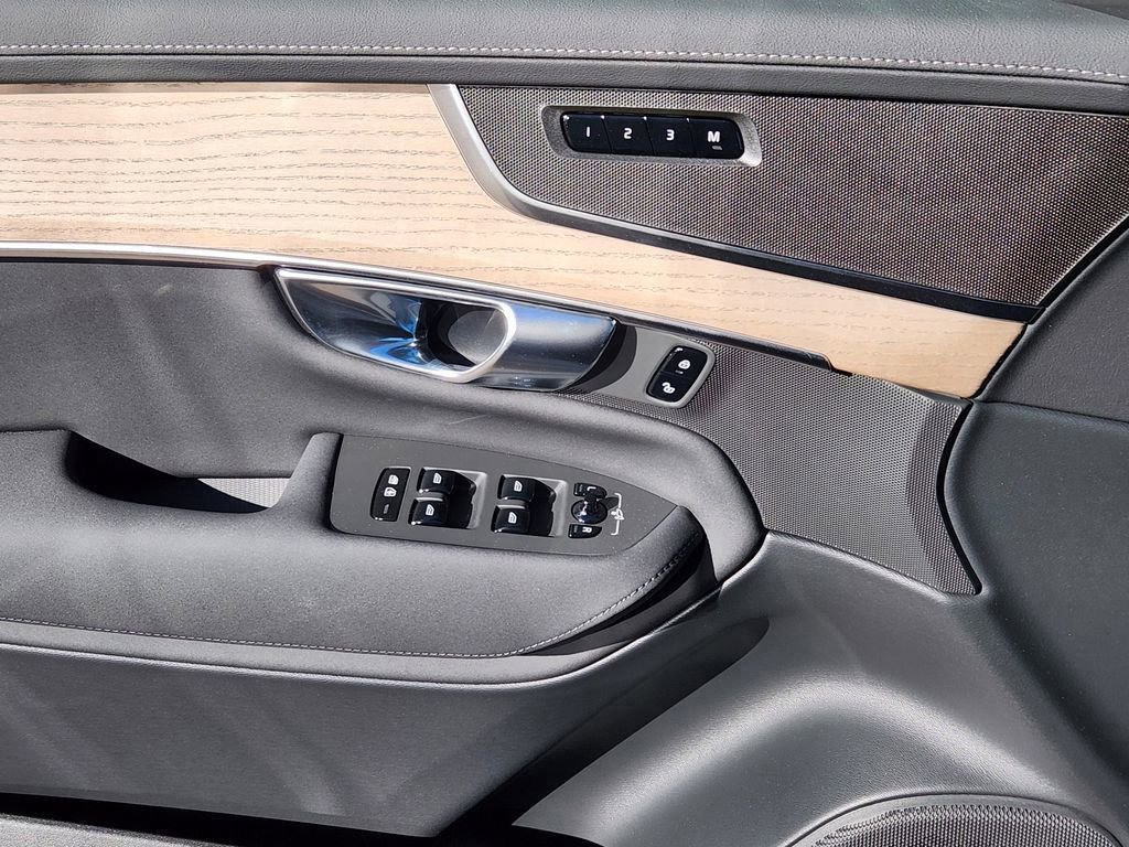 New 2026 Volvo XC90 T8 Plus w/ Protection Package Premier image 13