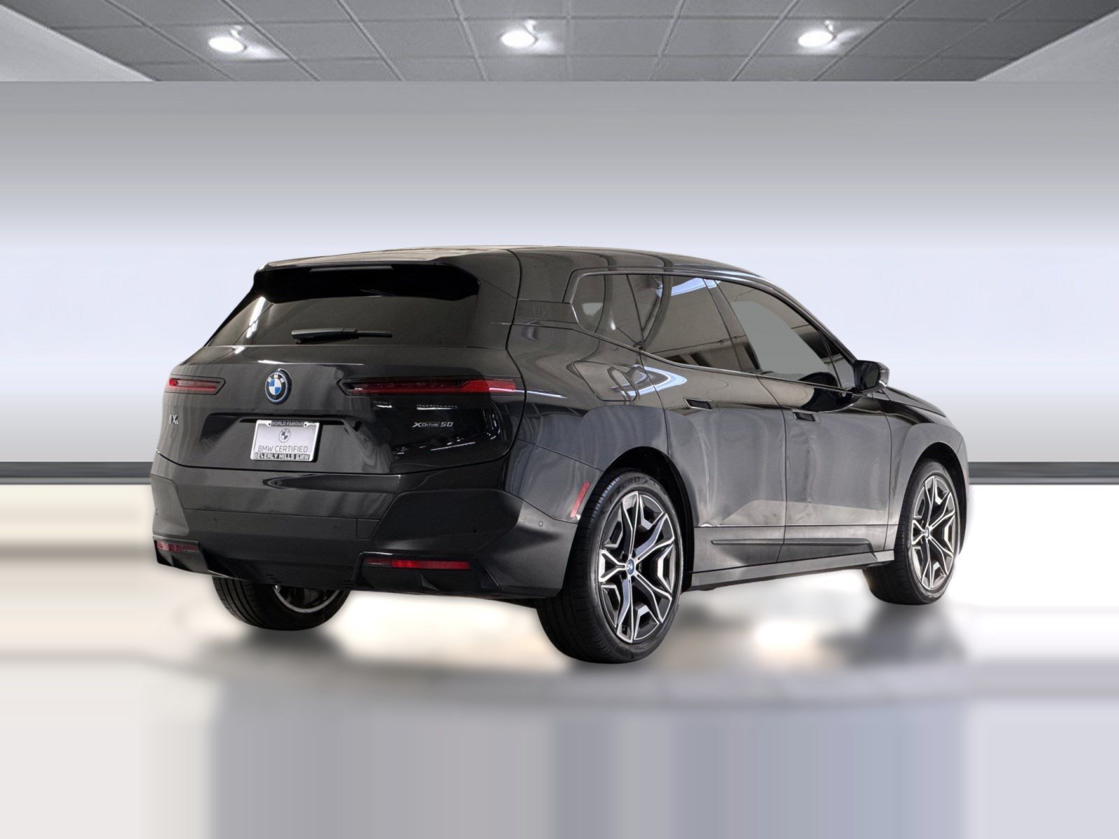 Used 2025 BMW iX xDrive50 w/ Premium Package AWD/4WD image 9