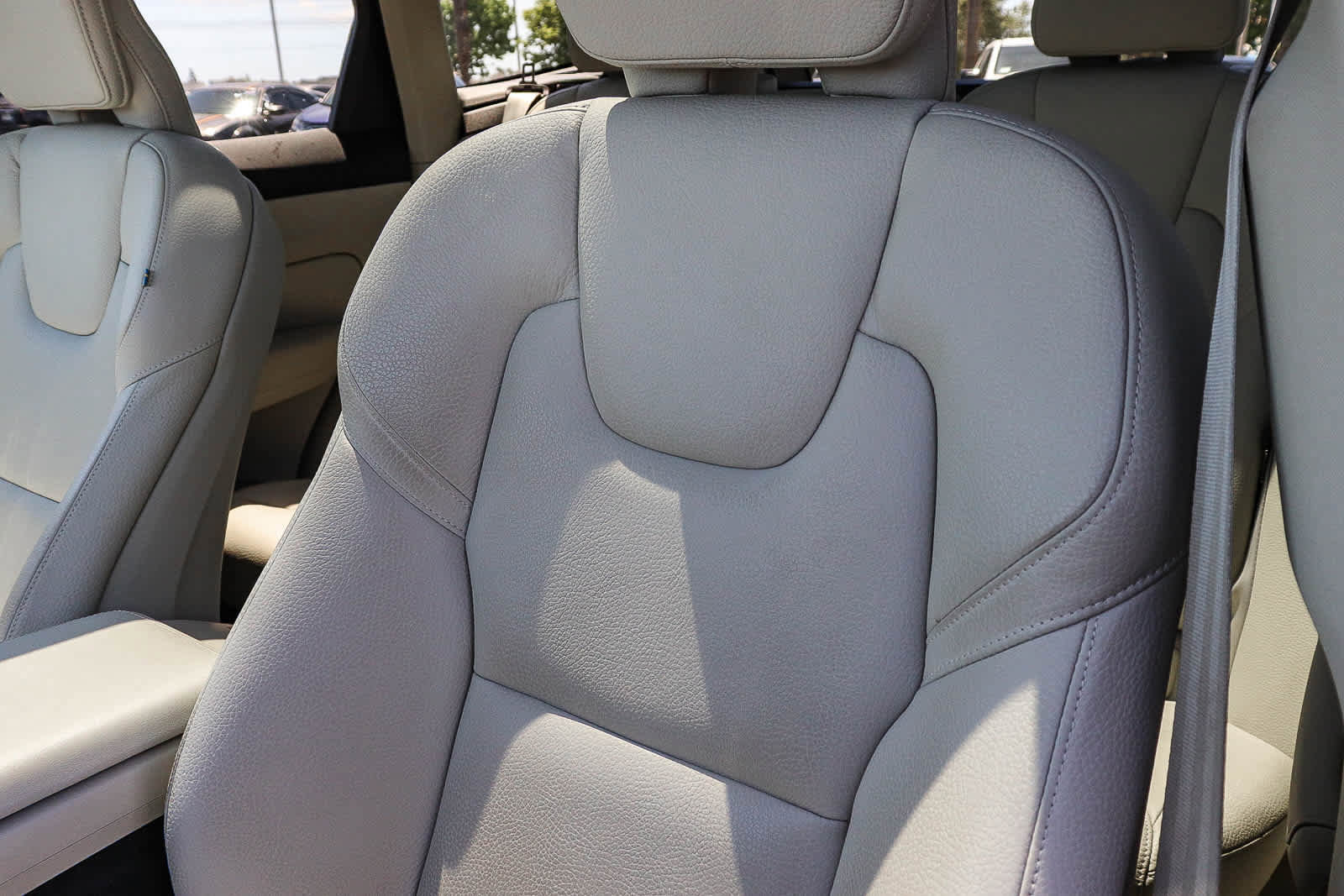 Used 2023 Volvo XC60 B5 Plus w/ Protection Package Premier FWD image 30