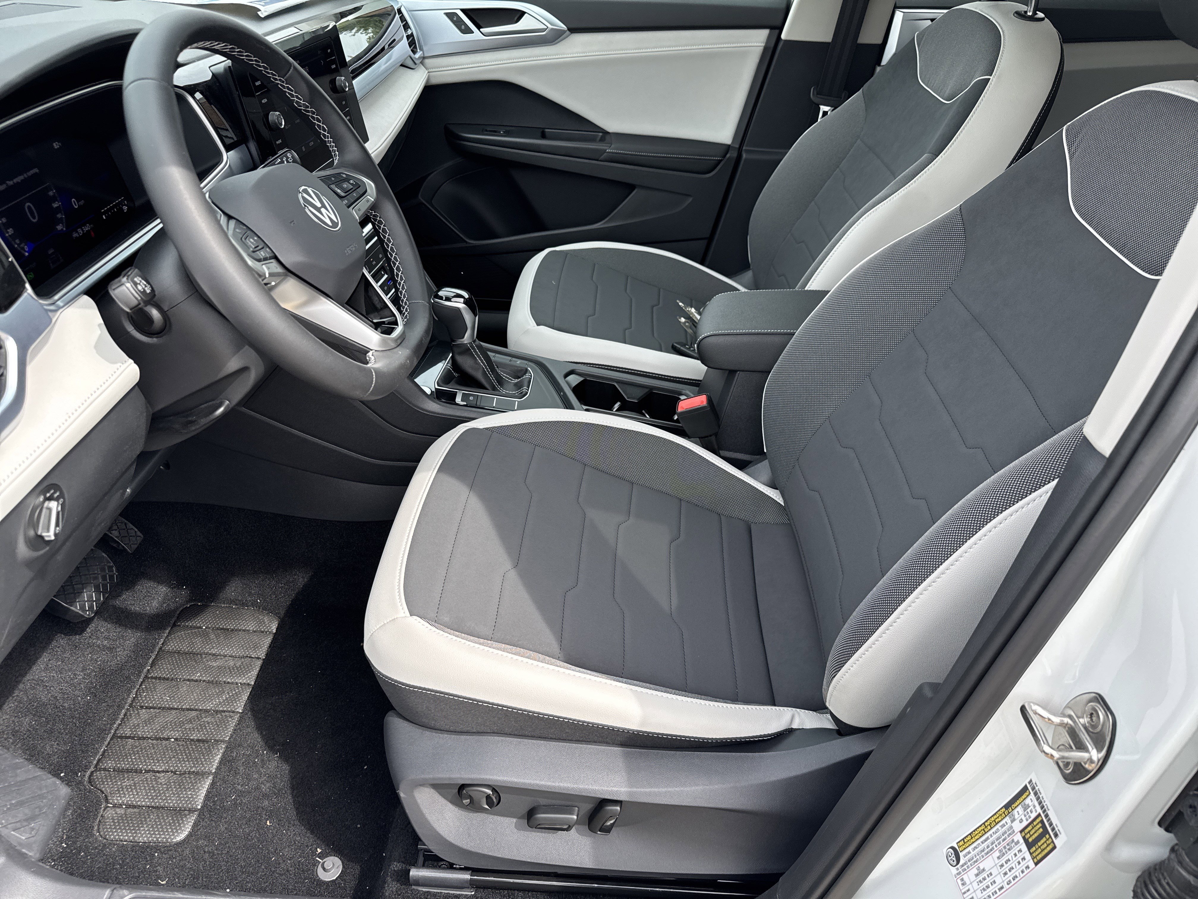 New 2025 Volkswagen Taos SE image 4