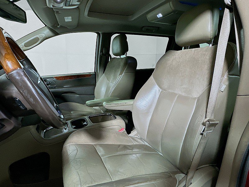 Used 2013 Chrysler Town & Country Limited w/ Luxury Group FWD image 11