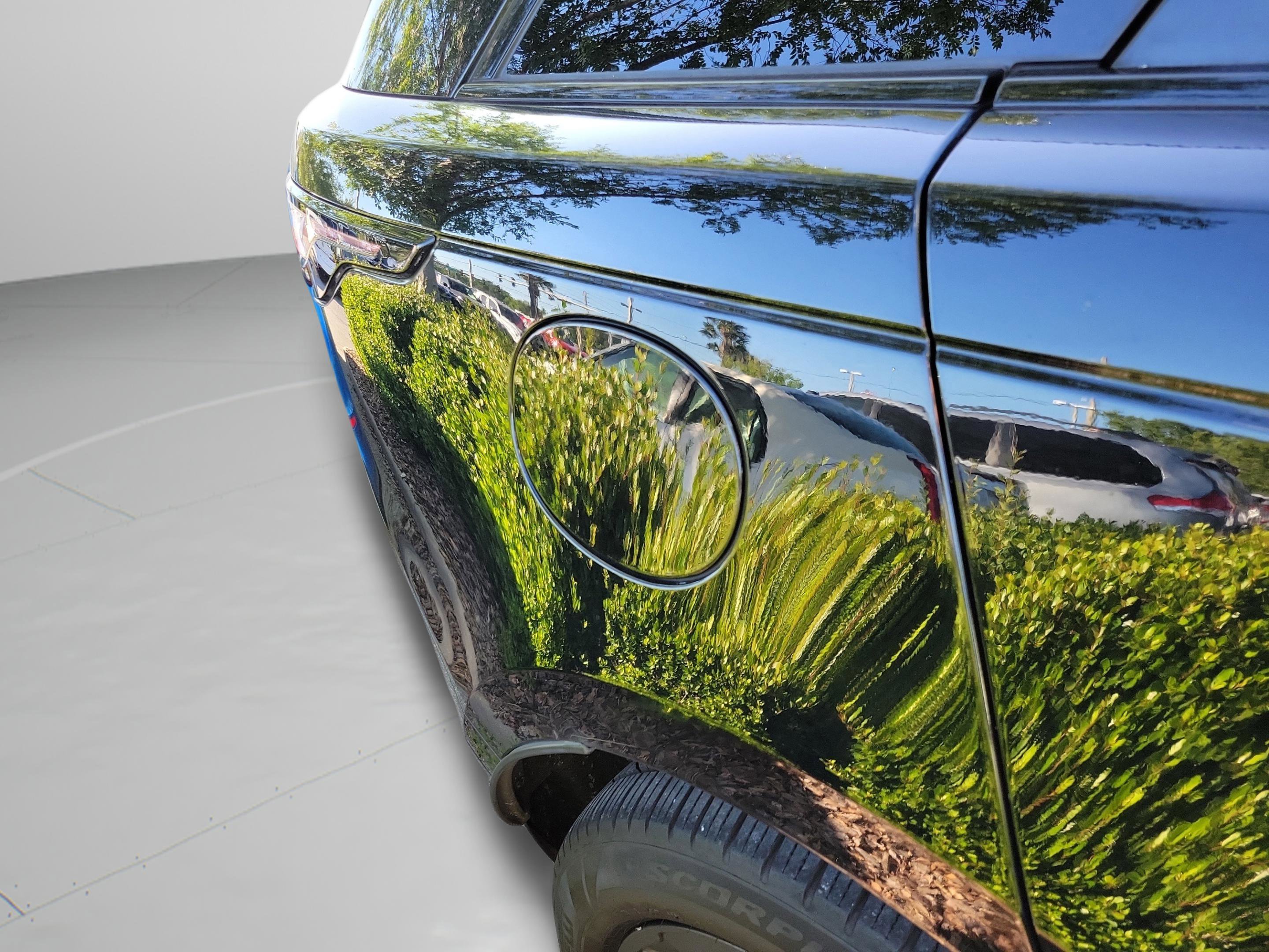 Used 2020 Land Rover Range Rover Velar R-Dynamic S image 15