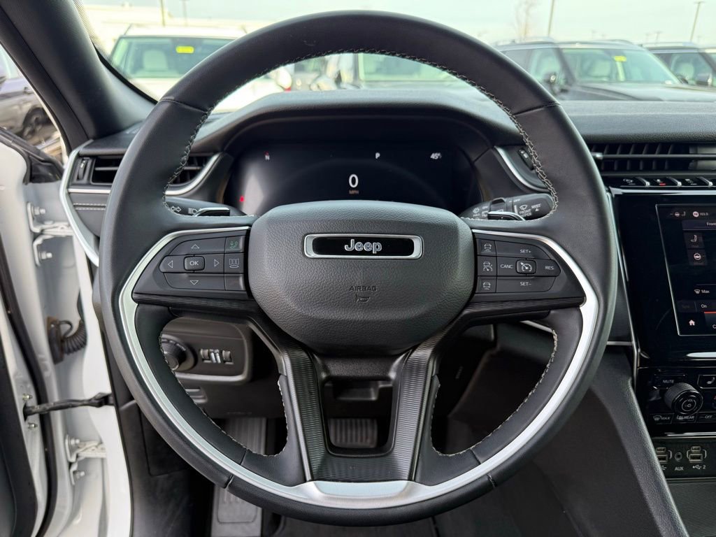 Used 2024 Jeep Grand Cherokee L Laredo image 11