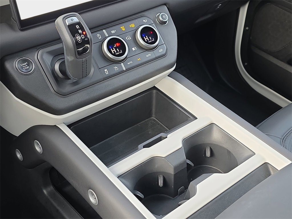 Used 2025 Land Rover Defender 110 S image 24