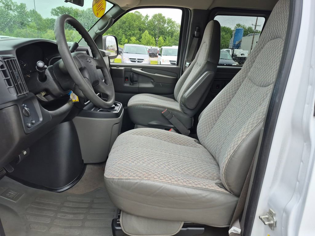 Used 2006 Chevrolet Express 3500 Passenger w/ LT Preferred Equipment Group RWD image 9