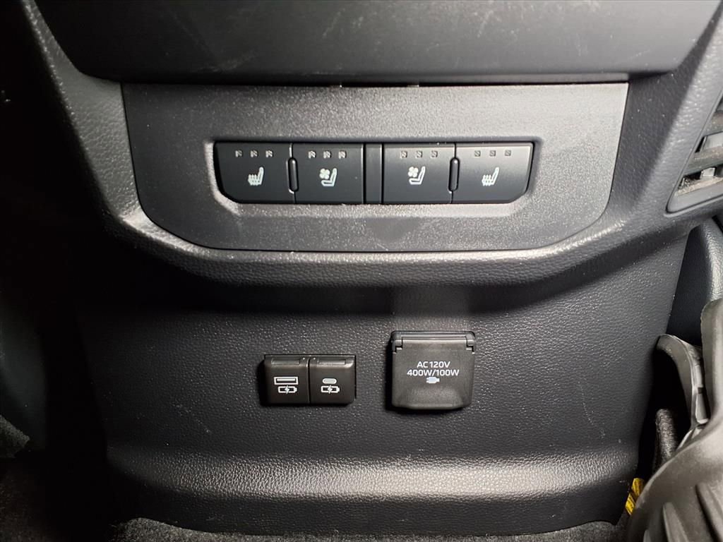 Used 2025 Toyota Tundra Platinum AWD/4WD image 17