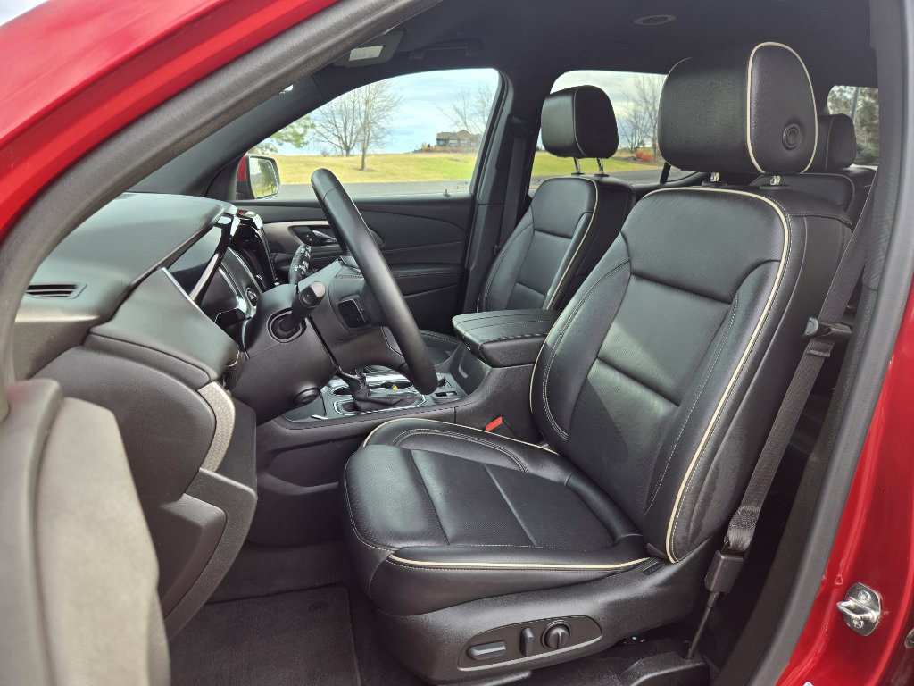 Used 2023 Chevrolet Traverse Premier image 8