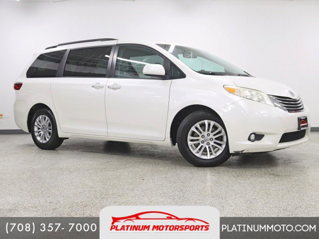 Used 2015 Toyota Sienna XLE w/ XLE Navigation Package image 1